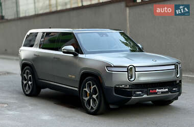 Внедорожник / Кроссовер Rivian R1S 2023 в 