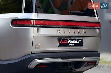 Внедорожник / Кроссовер Rivian R1S 2023 в 