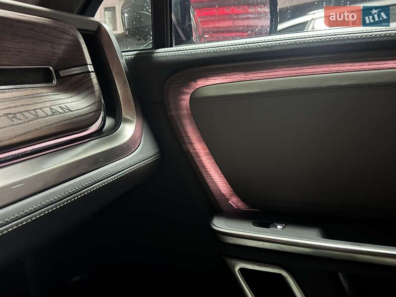 Внедорожник / Кроссовер Rivian R1S 2023 в Киеве