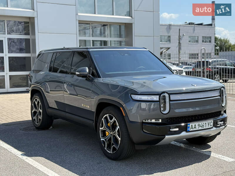 Rivian R1S 2023