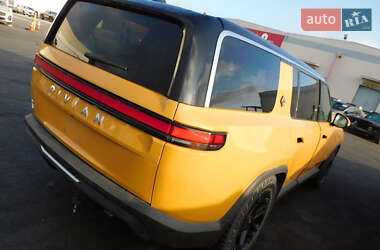 Позашляховик / Кросовер Rivian R1S 2023 в 