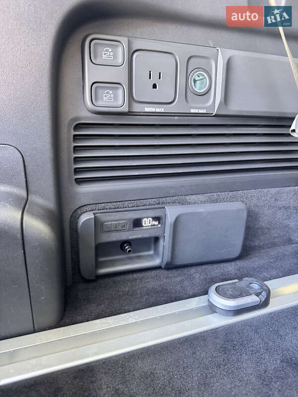 Внедорожник / Кроссовер Rivian R1S 2023 в Киеве