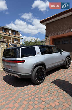 Внедорожник / Кроссовер Rivian R1S 2025 в 