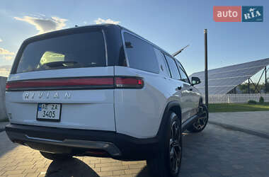 Універсал Rivian R1S 2024 в 