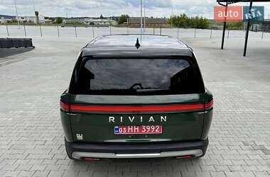Позашляховик / Кросовер Rivian R1S 2023 в 