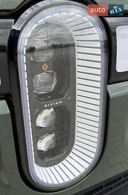 Позашляховик / Кросовер Rivian R1S 2023 в 