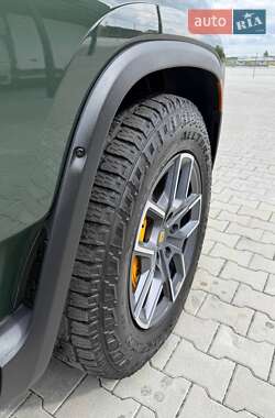 Позашляховик / Кросовер Rivian R1S 2023 в 