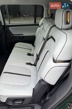 Позашляховик / Кросовер Rivian R1S 2023 в 