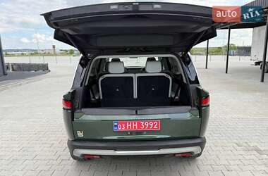 Позашляховик / Кросовер Rivian R1S 2023 в 