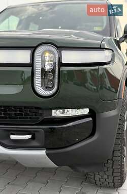 Позашляховик / Кросовер Rivian R1S 2023 в 