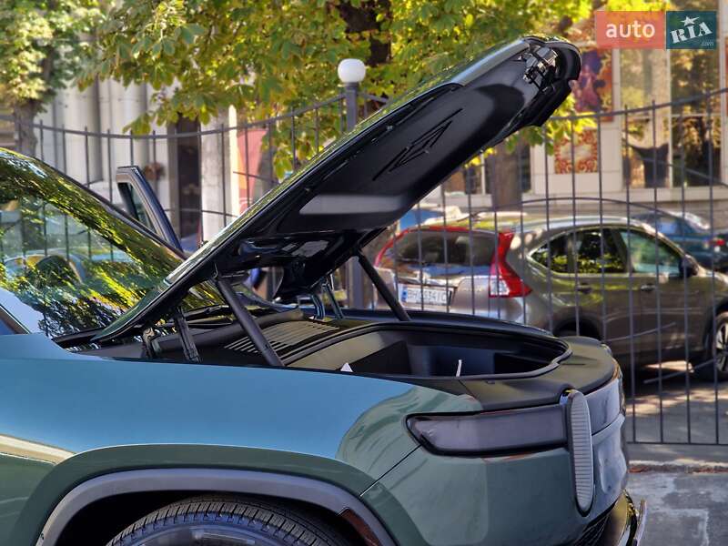Внедорожник / Кроссовер Rivian R1S 2023 в Одессе