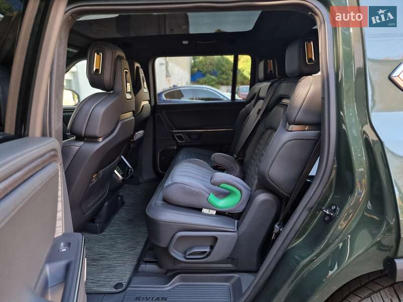 Внедорожник / Кроссовер Rivian R1S 2023 в Одессе