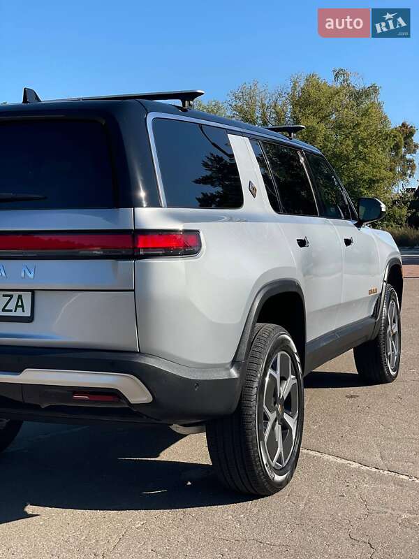 Позашляховик / Кросовер Rivian R1S 2023 в Києві фото 13 Позашляховик / Кросовер Rivian R1S 2023 в Києві