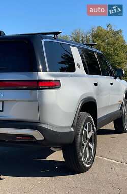 Позашляховик / Кросовер Rivian R1S 2023 в 