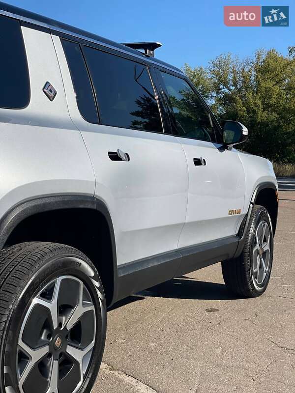 Позашляховик / Кросовер Rivian R1S 2023 в Києві фото 14 Позашляховик / Кросовер Rivian R1S 2023 в Києві