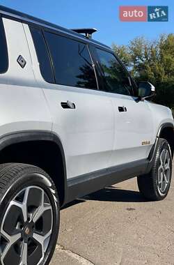 Позашляховик / Кросовер Rivian R1S 2023 в 