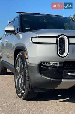 Позашляховик / Кросовер Rivian R1S 2023 в 