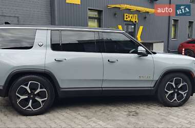 Позашляховик / Кросовер Rivian R1S 2023 в 