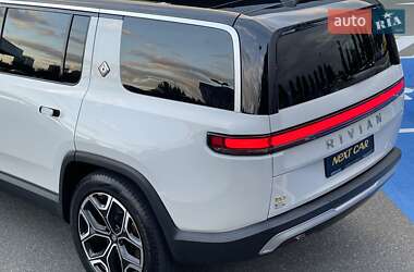 Внедорожник / Кроссовер Rivian R1S 2022 в 
