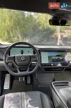 Внедорожник / Кроссовер Rivian R1S 2025 в 