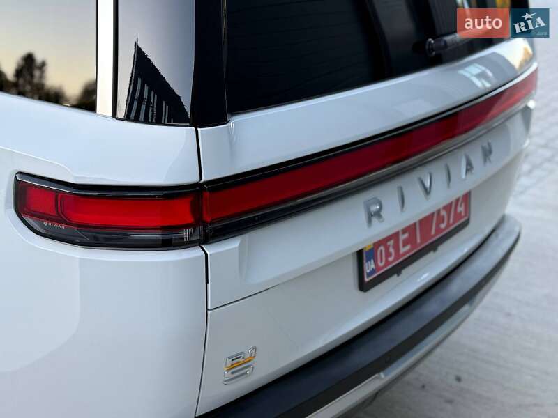 Позашляховик / Кросовер Rivian R1S 2023 в Дубні