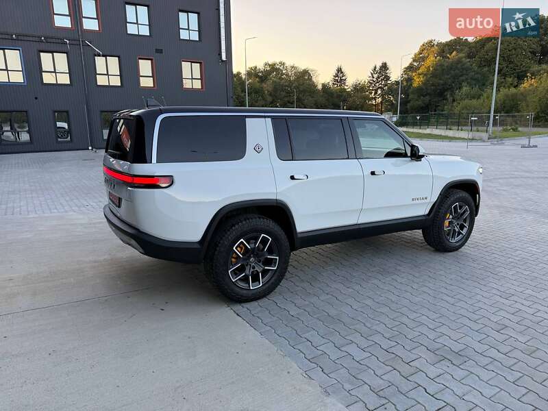 Позашляховик / Кросовер Rivian R1S 2023 в Дубні