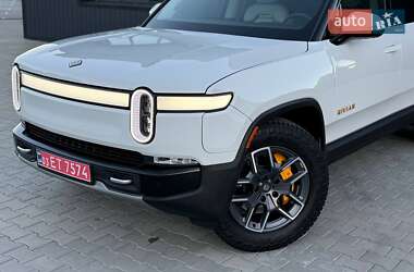 Внедорожник / Кроссовер Rivian R1S 2023 в 