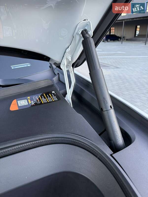 Позашляховик / Кросовер Rivian R1S 2023 в Дубні