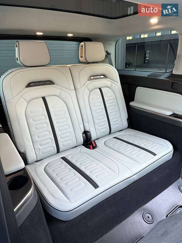 Позашляховик / Кросовер Rivian R1S 2023 в Дубні