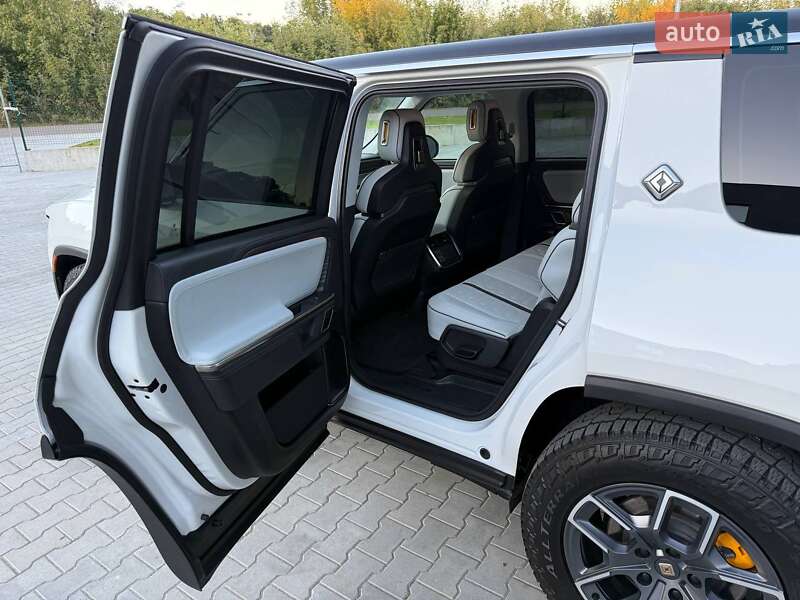 Позашляховик / Кросовер Rivian R1S 2023 в Дубні