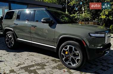 Позашляховик / Кросовер Rivian R1S 2022 в 
