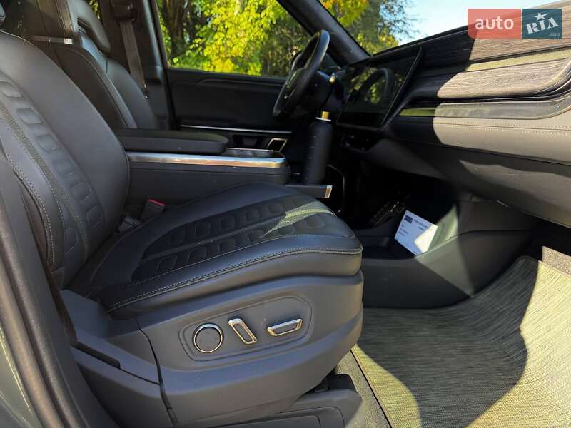 Внедорожник / Кроссовер Rivian R1S 2022 в Львове
