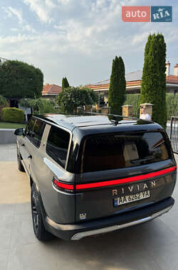 Позашляховик / Кросовер Rivian R1S 2023 в 