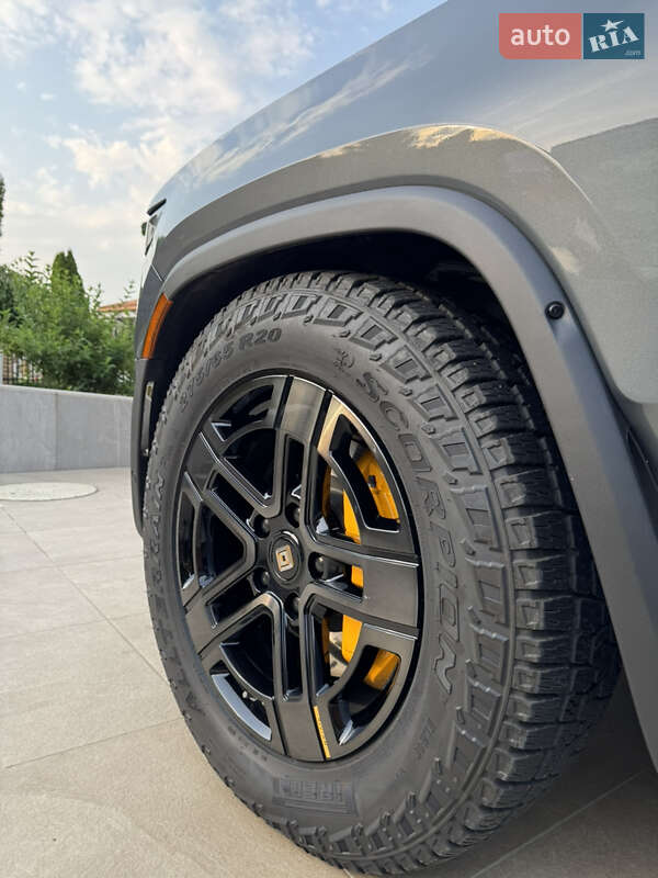 Внедорожник / Кроссовер Rivian R1S 2023 в Киеве