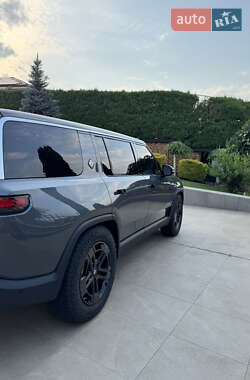 Позашляховик / Кросовер Rivian R1S 2023 в 