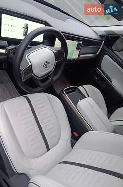 Внедорожник / Кроссовер Rivian R1S 2023 в 