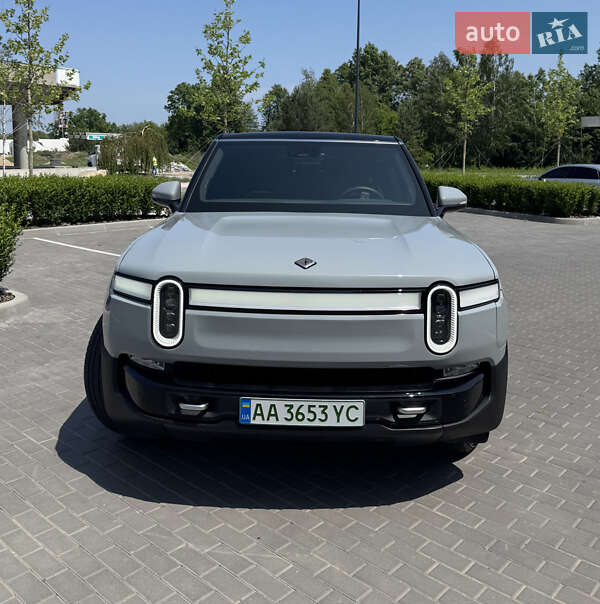 Позашляховик / Кросовер Rivian R1S 2023 в Бучі