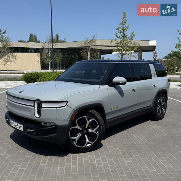 Rivian R1S 2023