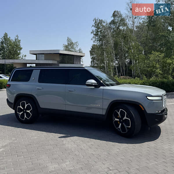 Позашляховик / Кросовер Rivian R1S 2023 в Бучі