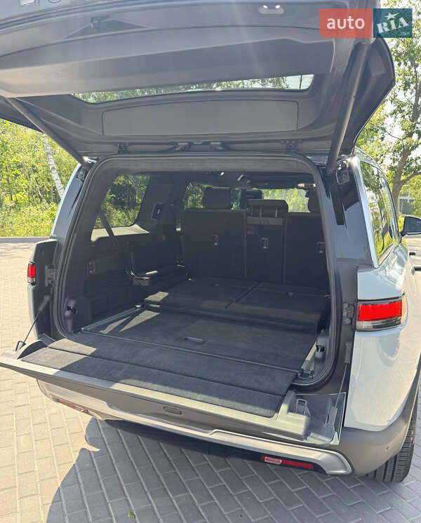 Позашляховик / Кросовер Rivian R1S 2023 в Бучі
