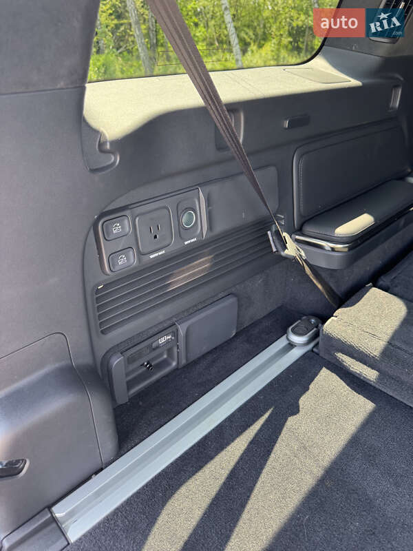 Позашляховик / Кросовер Rivian R1S 2023 в Бучі