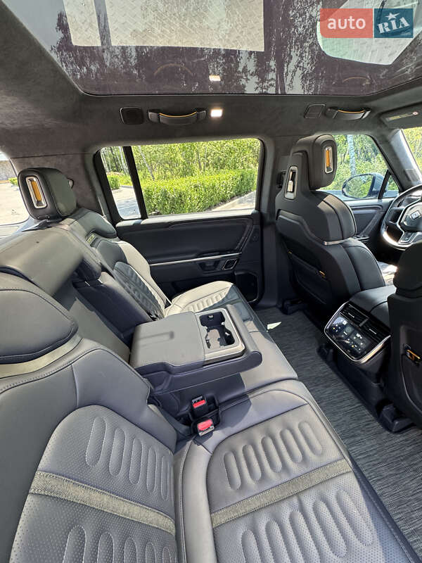 Позашляховик / Кросовер Rivian R1S 2023 в Бучі
