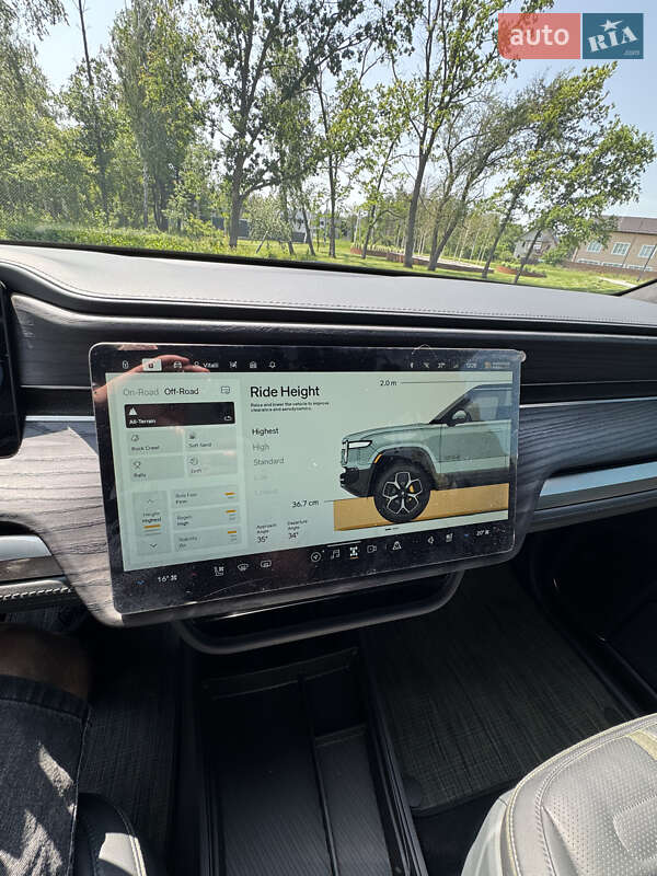 Позашляховик / Кросовер Rivian R1S 2023 в Бучі