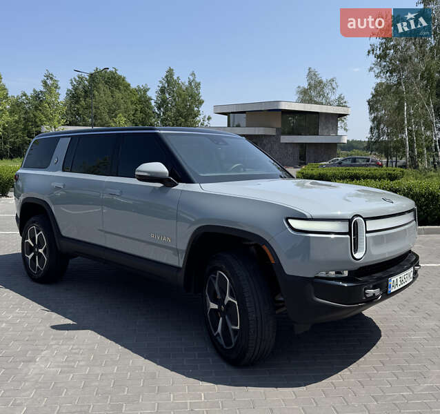 Позашляховик / Кросовер Rivian R1S 2023 в Бучі