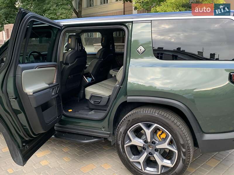 Внедорожник / Кроссовер Rivian R1S 2023 в Одессе фото 12 Внедорожник / Кроссовер Rivian R1S 2023 в Одессе