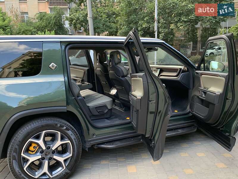 Внедорожник / Кроссовер Rivian R1S 2023 в Одессе фото 16 Внедорожник / Кроссовер Rivian R1S 2023 в Одессе