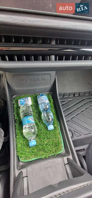 Внедорожник / Кроссовер Rivian R1S 2023 в Одессе фото 9 Внедорожник / Кроссовер Rivian R1S 2023 в Одессе