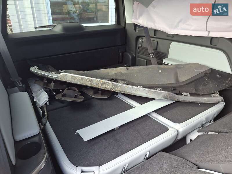 Внедорожник / Кроссовер Rivian R1S 2023 в Киеве фото 25 Внедорожник / Кроссовер Rivian R1S 2023 в Киеве