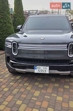 Внедорожник / Кроссовер Rivian R1S 2024 в Ровно
