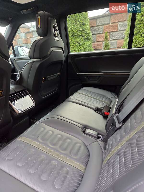 Внедорожник / Кроссовер Rivian R1S 2024 в Ровно фото 4 Внедорожник / Кроссовер Rivian R1S 2024 в Ровно